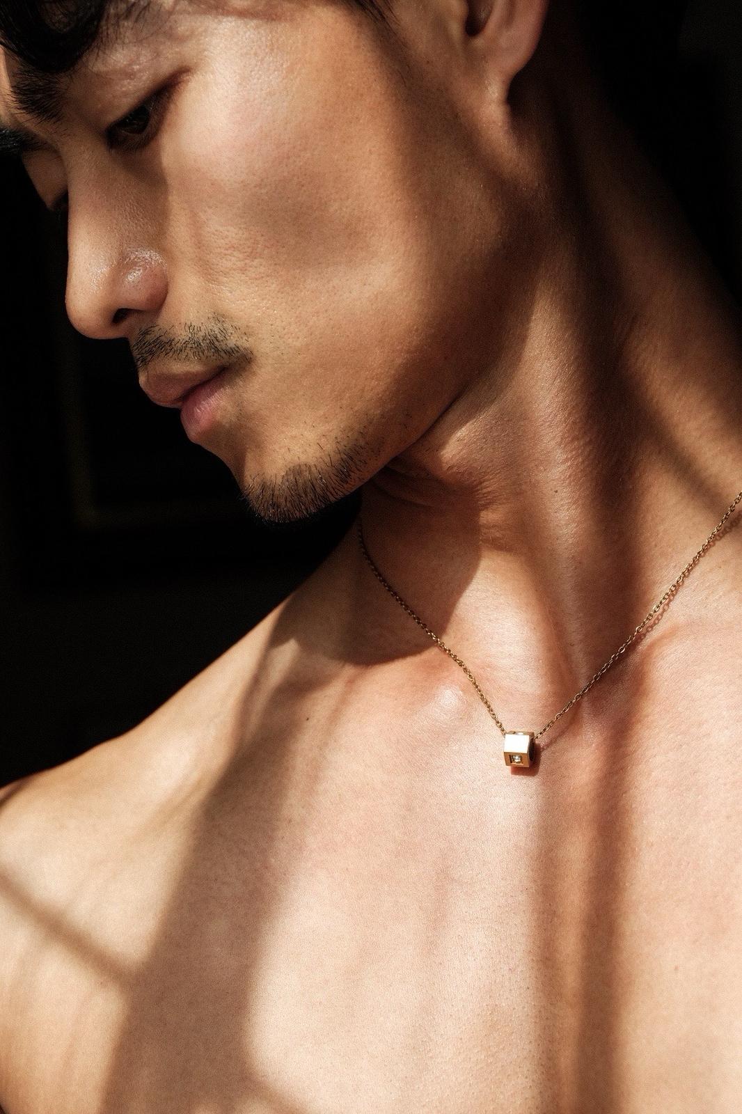 Elio Pendant Necklace